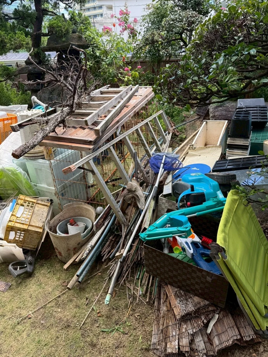 お庭にたまった不用品のまとめ回収